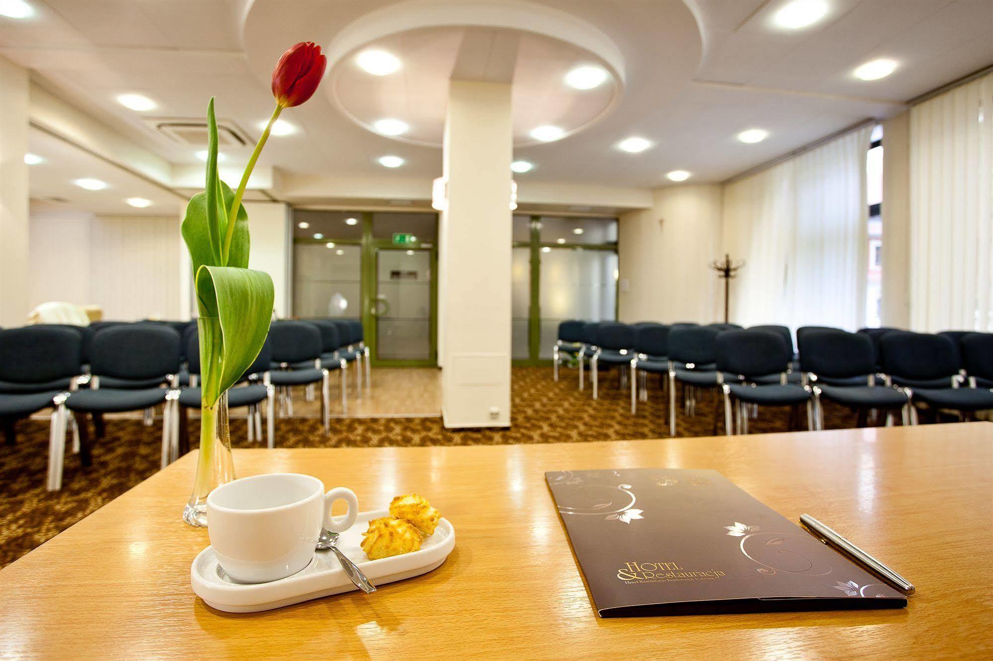 Hotel Duet Budget Centrum Wrocław Buitenkant foto
